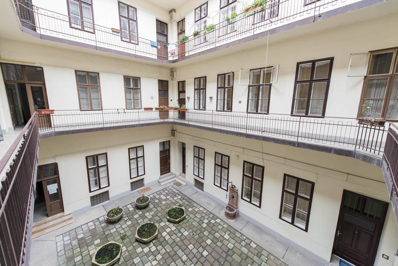 Oasis Apartments - Liberty Square Budapeszt Zewnętrze zdjęcie